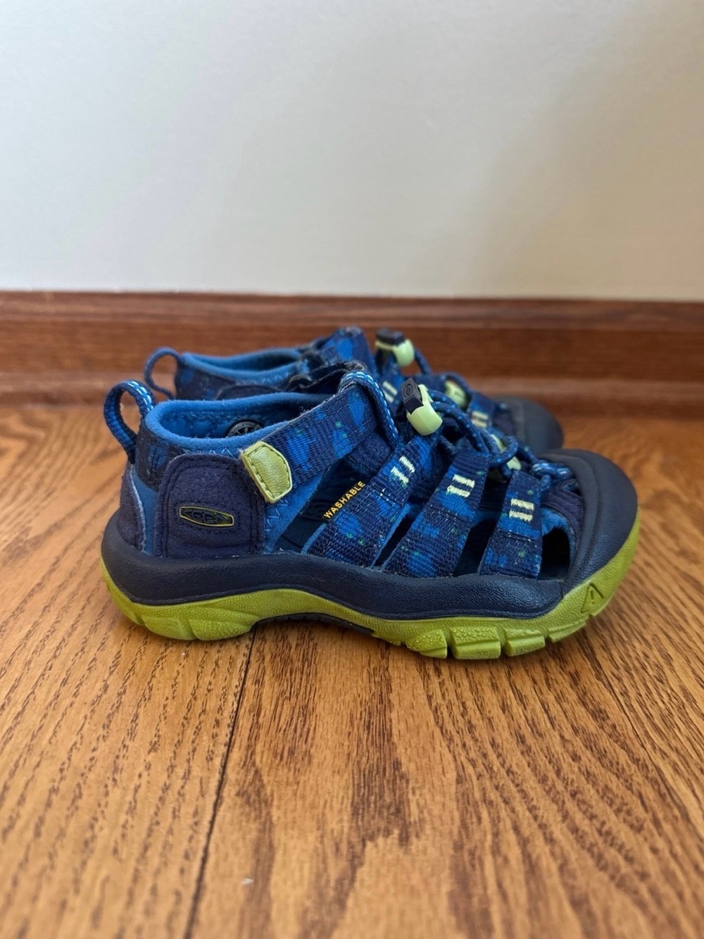 Keen Newport Closed Toe Sandals Boys 9 Blue/Green